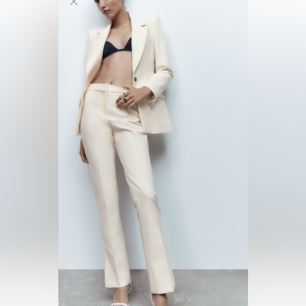 NWOT Zara pants with side vents in Ecru.  Size XS
